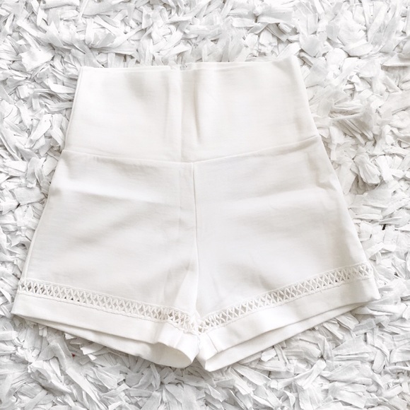 Fashion Nova Pants - High waisted shorts white size Medium